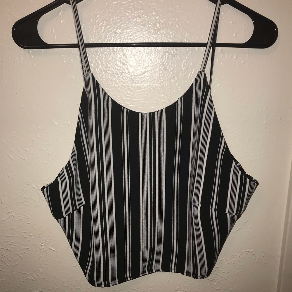 ✧black and white striped crop top✧